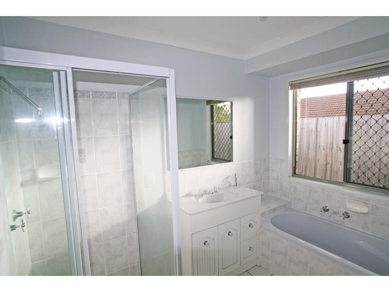 10 Sonorous Cl, Regents Park QLD 4118