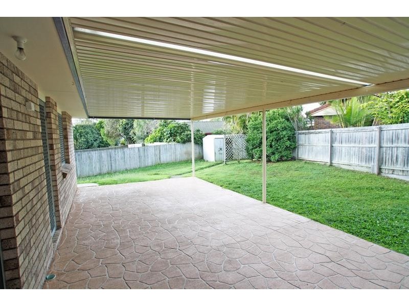 10 Sonorous Cl, Regents Park QLD 4118