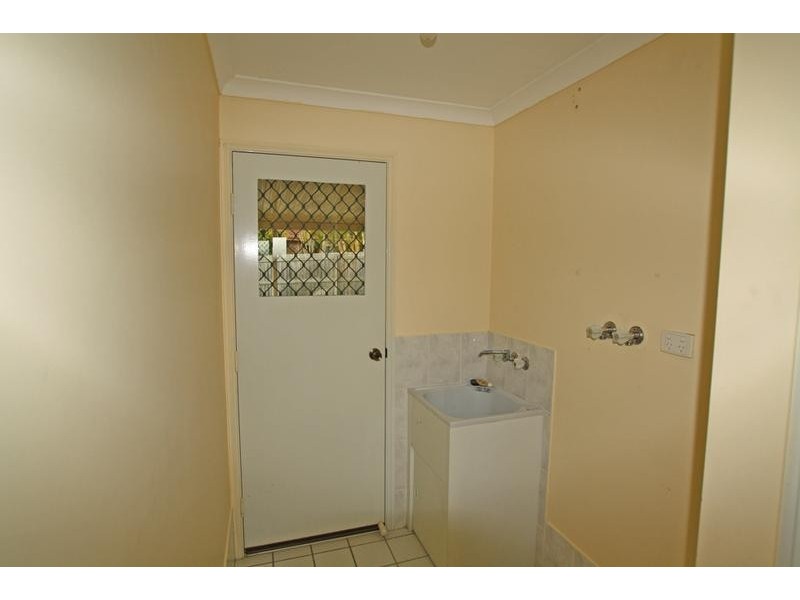 10 Sonorous Cl, Regents Park QLD 4118