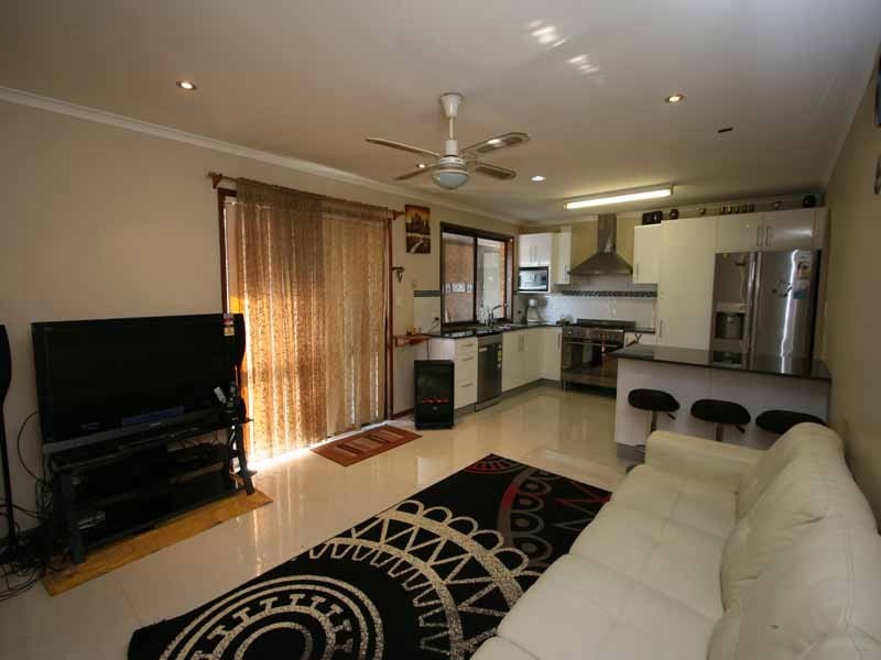 32 Grecian Street, Regents Park QLD 4118