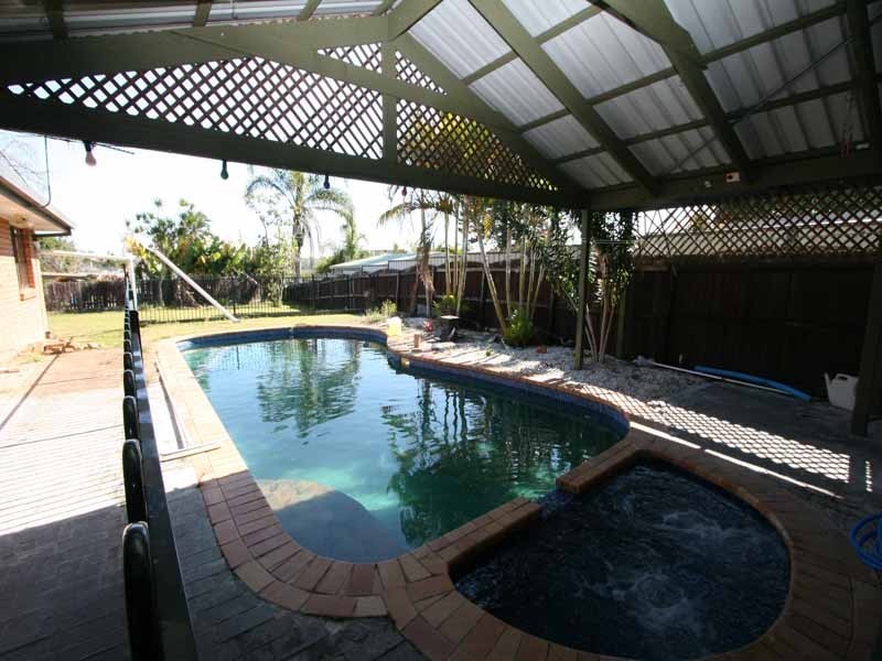 32 Grecian Street, Regents Park QLD 4118