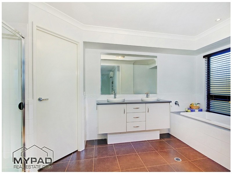 19 Gum Nut Ct, New Beith QLD 4124