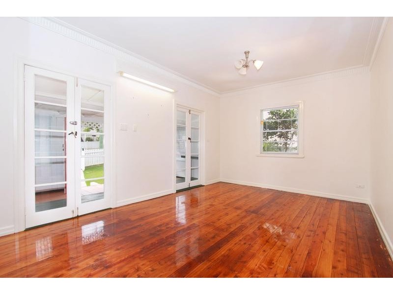 19 Greenmount Avenue, Holland Park QLD 4121