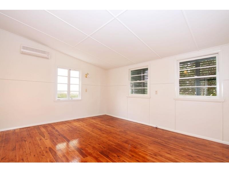 19 Greenmount Avenue, Holland Park QLD 4121