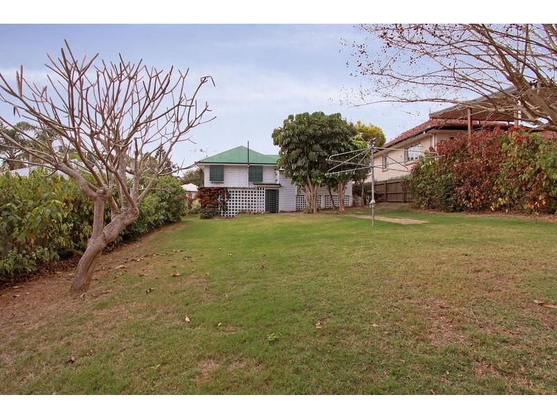 19 Greenmount Avenue, Holland Park QLD 4121