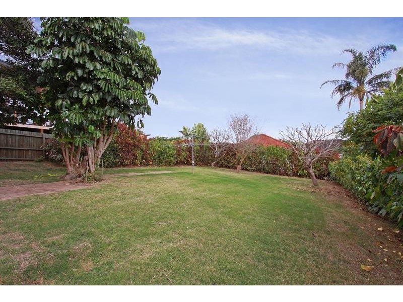 19 Greenmount Avenue, Holland Park QLD 4121