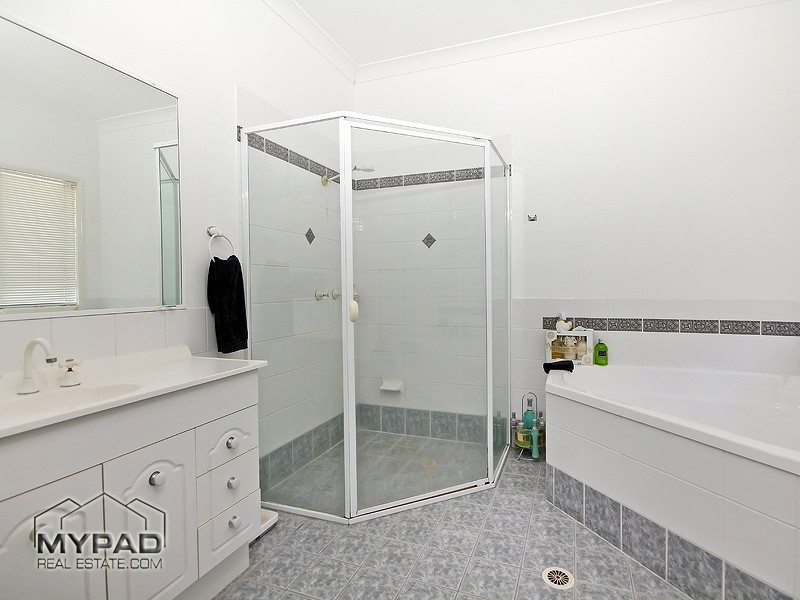 131 Horseshoe Crescent, New Beith QLD 4124