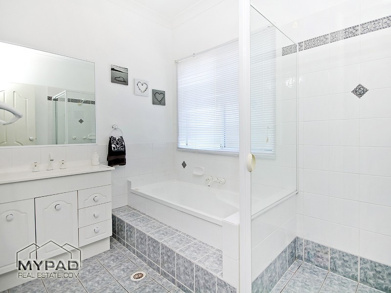 131 Horseshoe Crescent, New Beith QLD 4124
