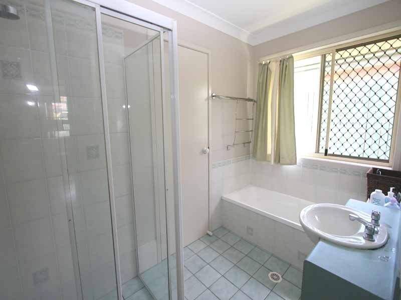 3 Ibrox Crt, Regents Park QLD 4118