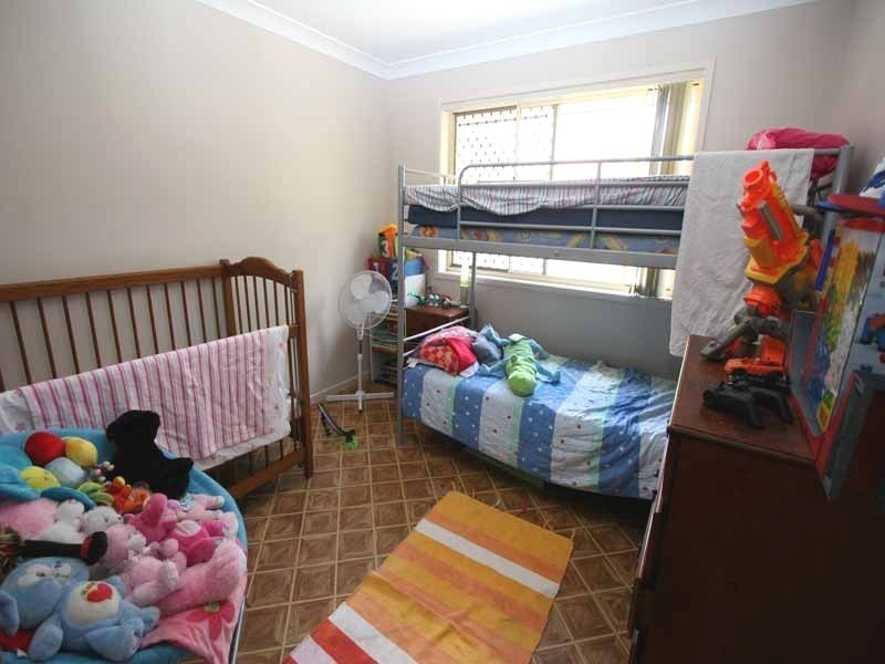 3 Ibrox Crt, Regents Park QLD 4118