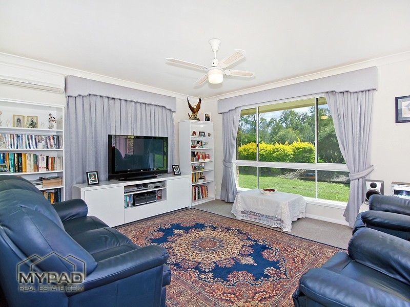 15 CHLOE DRIVE, Munruben QLD 4125