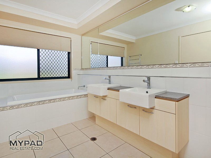 34 Laurina Dr, New Beith QLD 4124