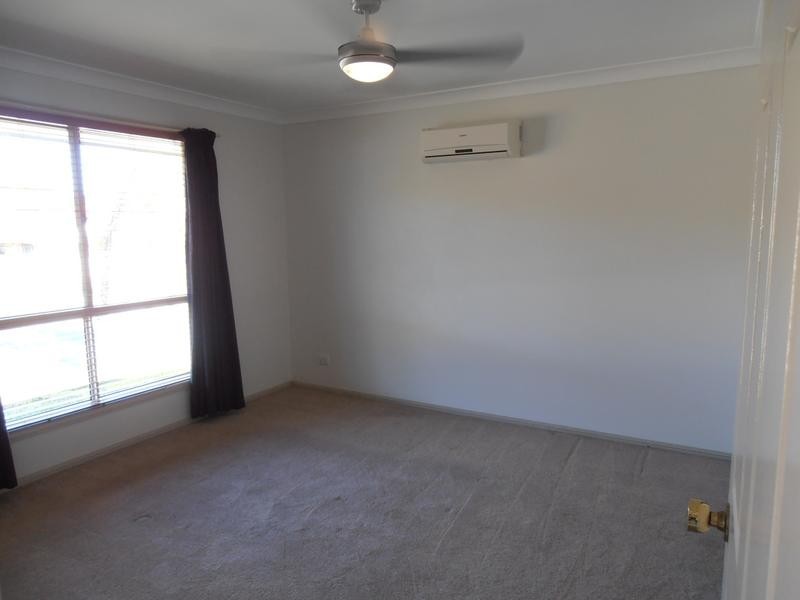 73 Solandra Cct, Regents Park QLD 4118