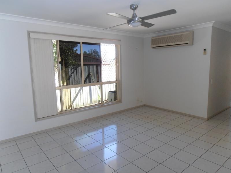 73 Solandra Cct, Regents Park QLD 4118