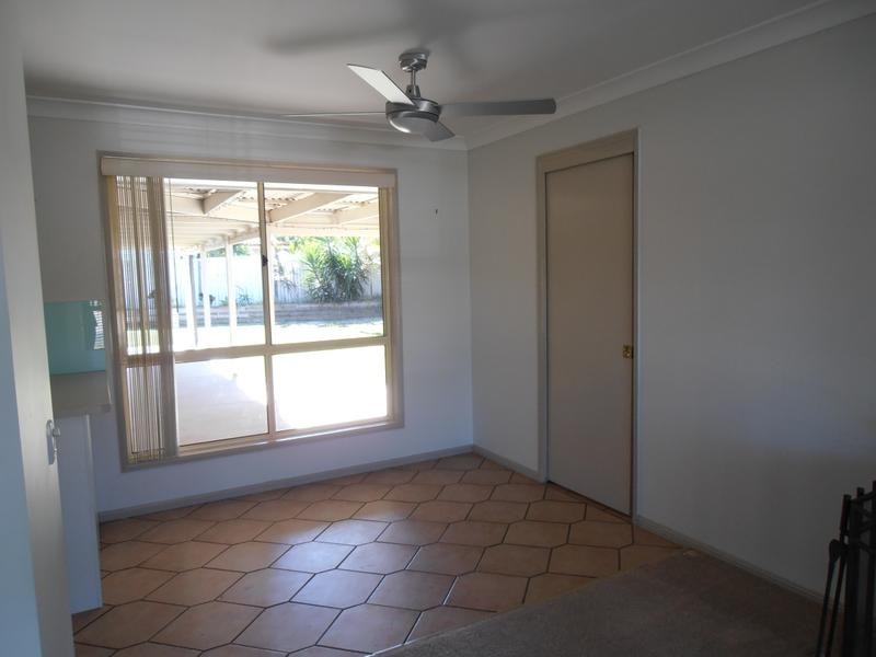 73 Solandra Cct, Regents Park QLD 4118