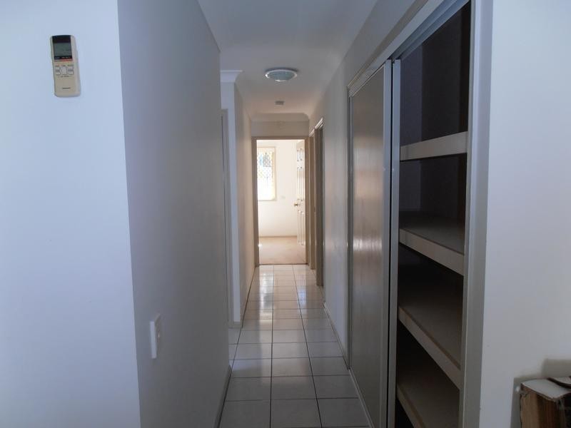 73 Solandra Cct, Regents Park QLD 4118