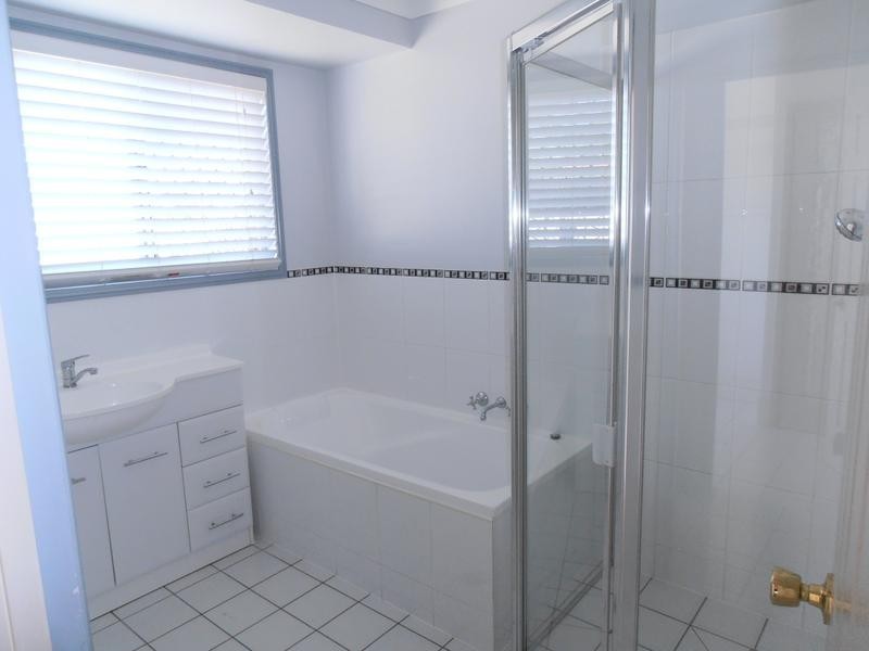 73 Solandra Cct, Regents Park QLD 4118