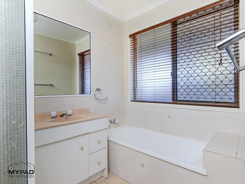 24 Jade Garden Dr, Boronia Heights QLD 4124