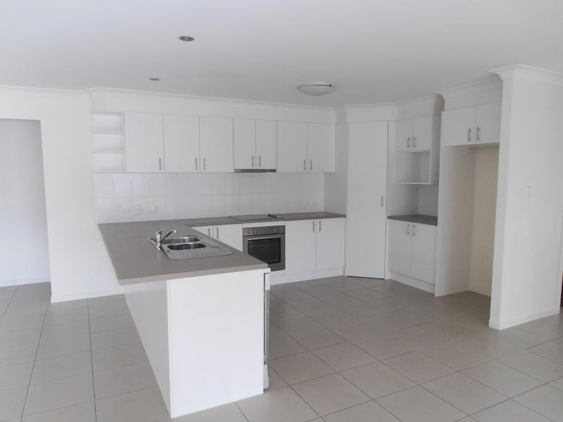 43 Paradise Rd, Slacks Creek QLD 4127