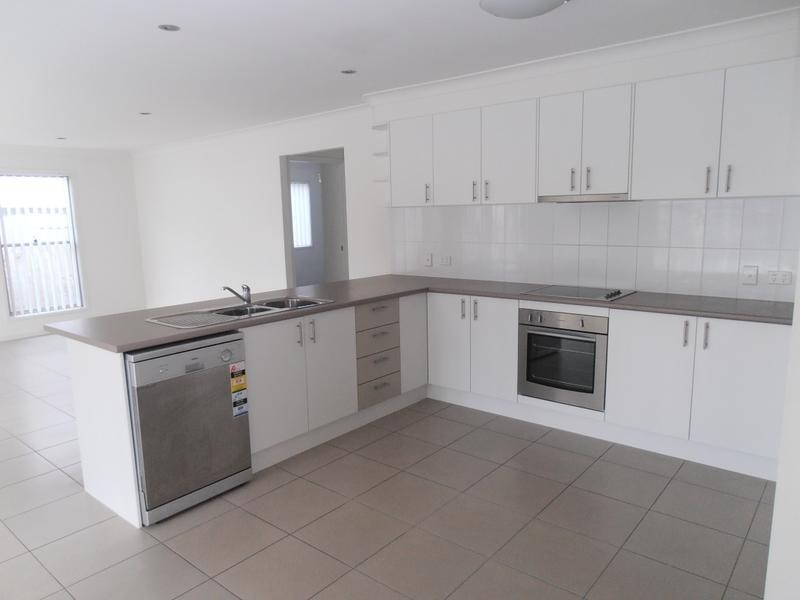 43 Paradise Rd, Slacks Creek QLD 4127