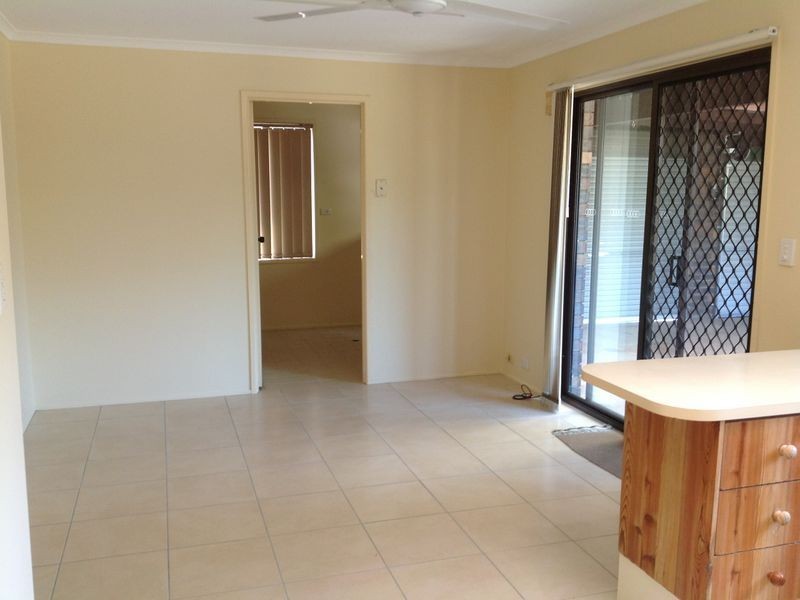 27 Dryade Street, Regents Park QLD 4118