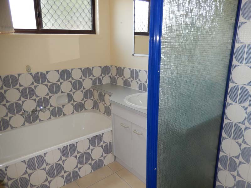 27 Dryade Street, Regents Park QLD 4118