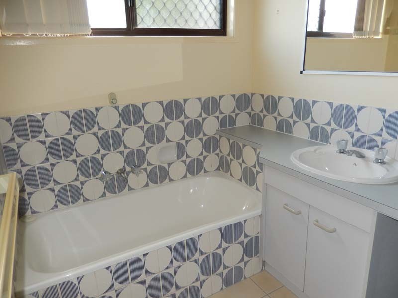 27 Dryade Street, Regents Park QLD 4118