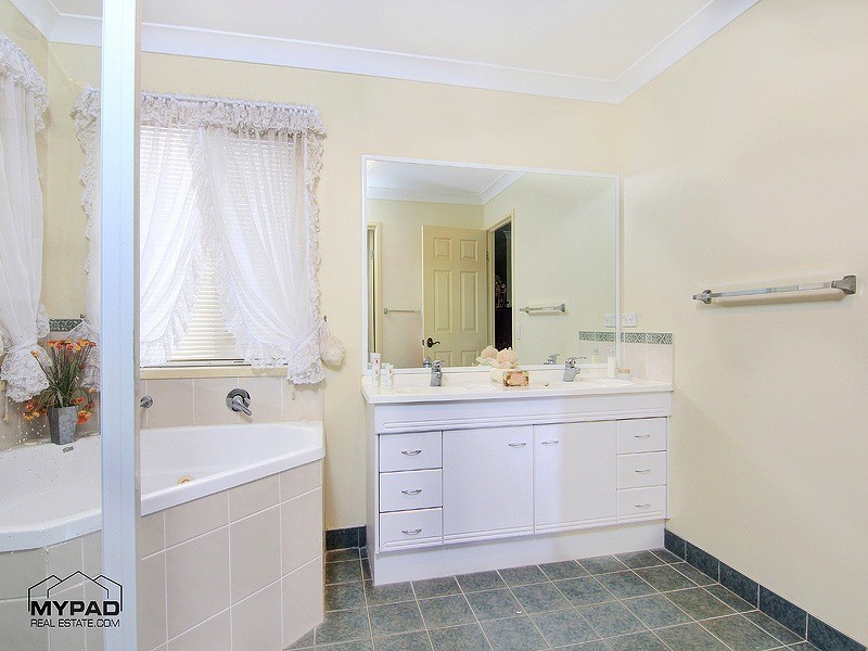 32 -36 John Collins Drive, Mundoolun QLD 4285