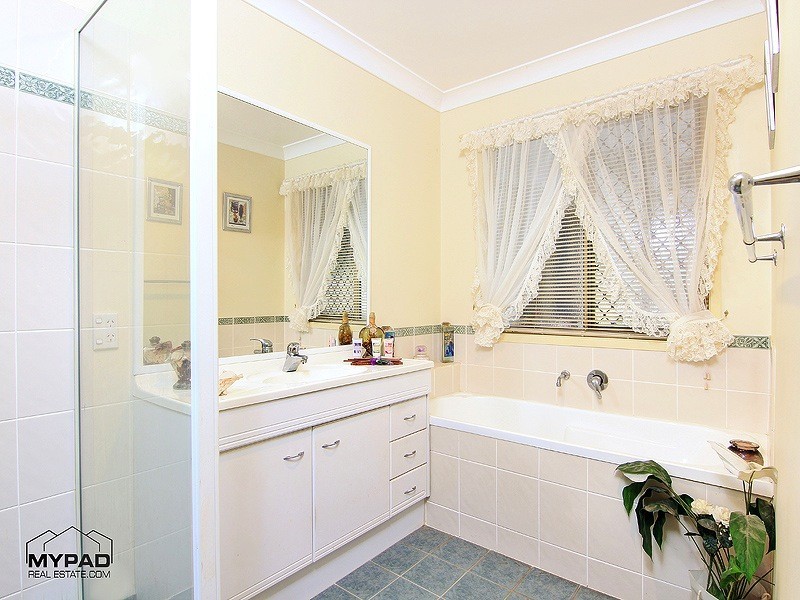 32 -36 John Collins Drive, Mundoolun QLD 4285