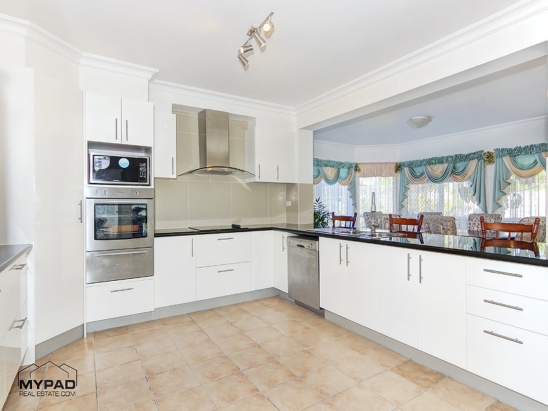 137 Glenfield Street, Parkinson QLD 4115