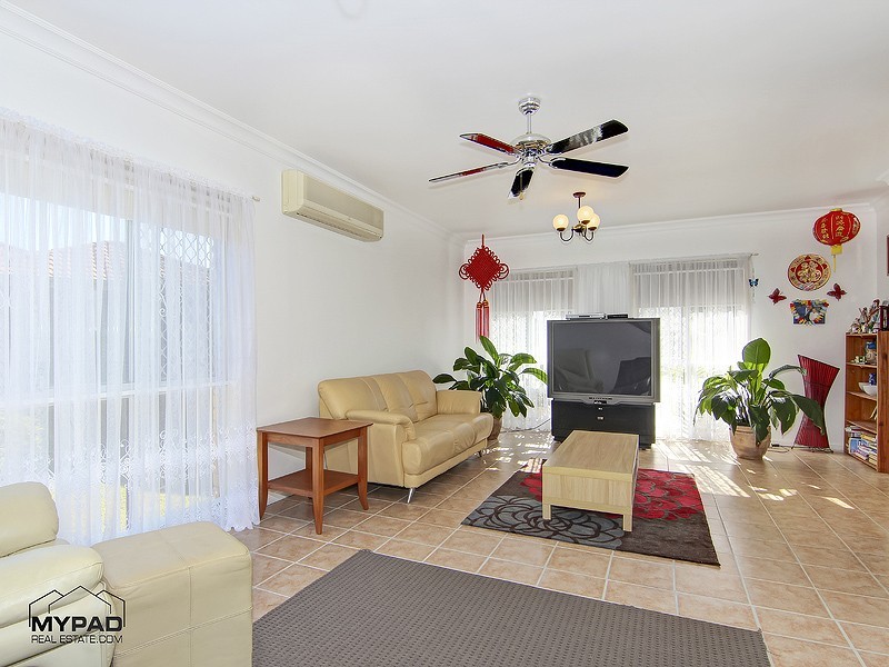 137 Glenfield Street, Parkinson QLD 4115