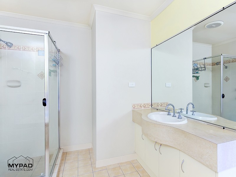 137 Glenfield Street, Parkinson QLD 4115