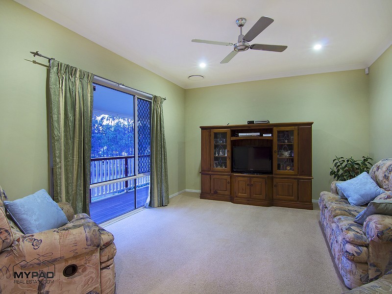 60 Bowerbird Close, Greenbank QLD 4124