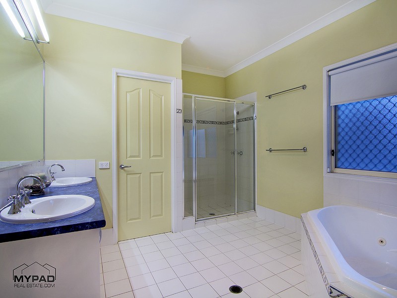 60 Bowerbird Close, Greenbank QLD 4124