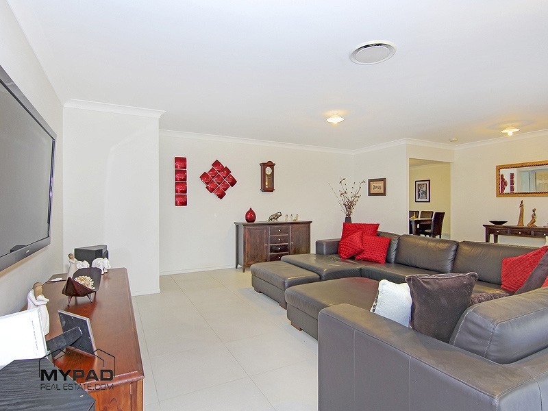 14 Borrowdale Court, Mundoolun QLD 4285