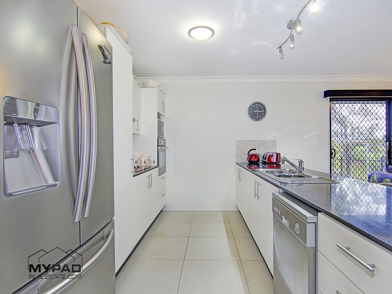 14 Borrowdale Court, Mundoolun QLD 4285