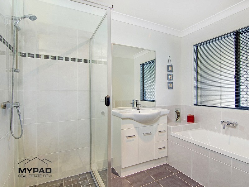 14 Borrowdale Court, Mundoolun QLD 4285