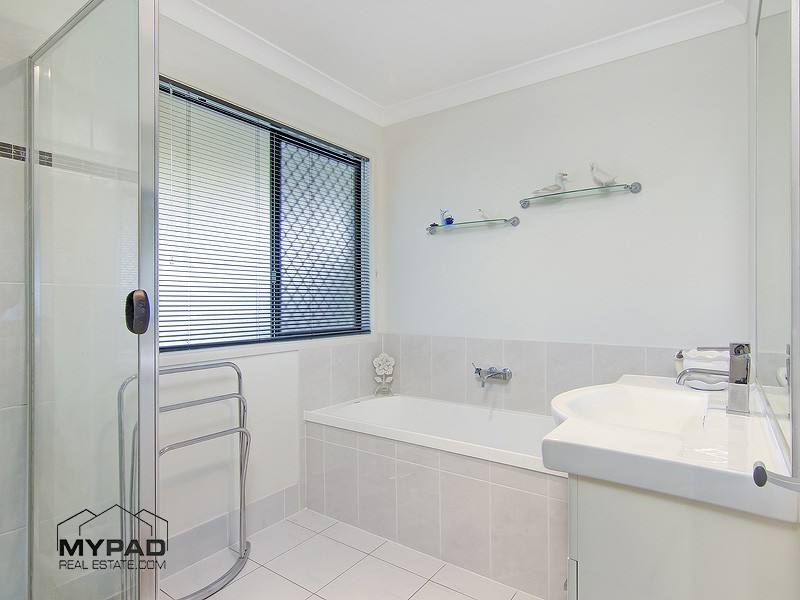 14 Borrowdale Court, Mundoolun QLD 4285