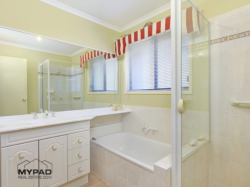 24 Sandalwood Crt, Jimboomba, Jimboomba QLD 4280