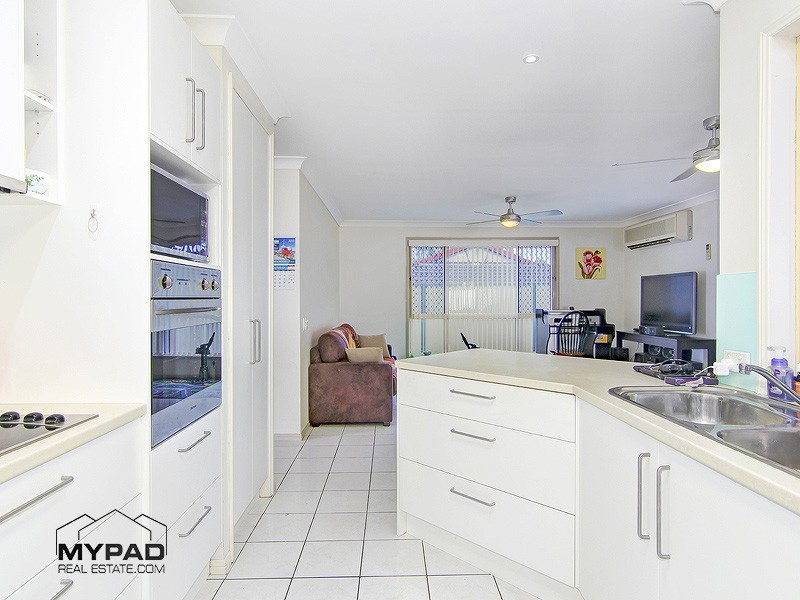 73 Solandra Cct, Regents Park QLD 4118