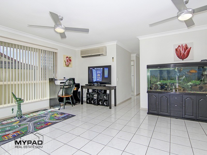 73 Solandra Cct, Regents Park QLD 4118