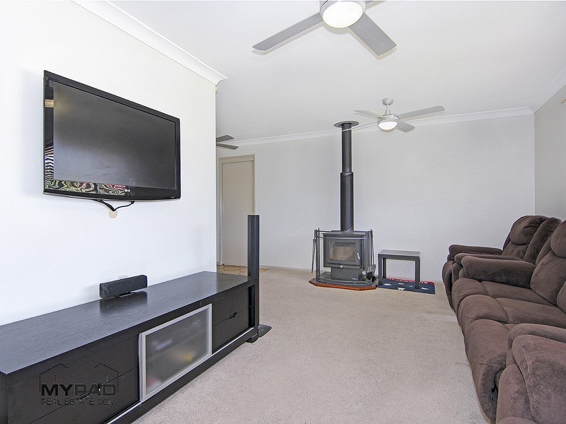 73 Solandra Cct, Regents Park QLD 4118