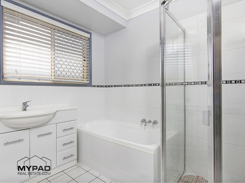 73 Solandra Cct, Regents Park QLD 4118