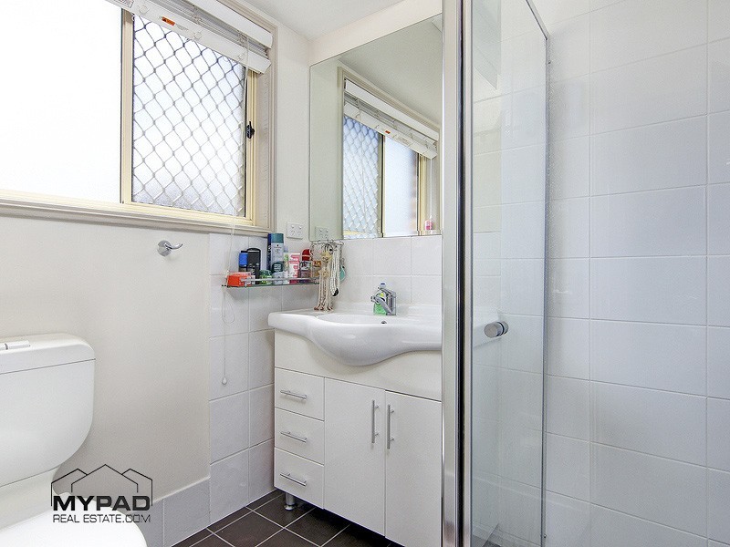 73 Solandra Cct, Regents Park QLD 4118