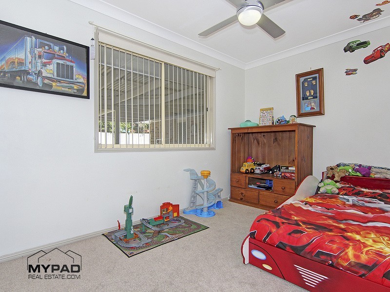 73 Solandra Cct, Regents Park QLD 4118