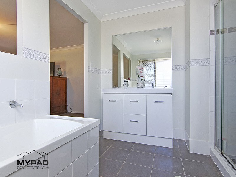 52 Gumview Crescent, Jimboomba QLD 4280