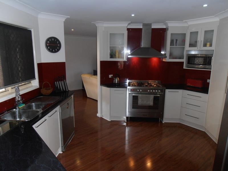 8 Yeoman Court, Boronia Heights QLD 4124