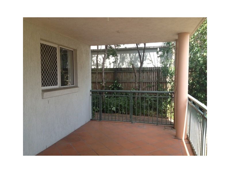 2/16-18 Nicklin St, Coorparoo QLD 4151