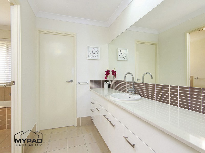 40 Prince Of Wales Court, Mundoolun QLD 4285