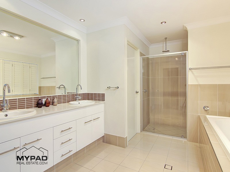 40 Prince Of Wales Court, Mundoolun QLD 4285